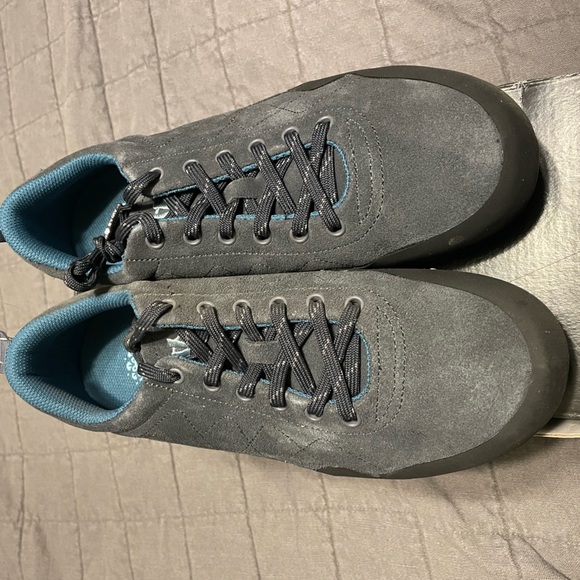 Evolv Zender approach climbing shoes - Picture 6 of 6